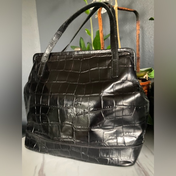 Elegant Black Croc-Embossed leather purse - Picture 3 of 15